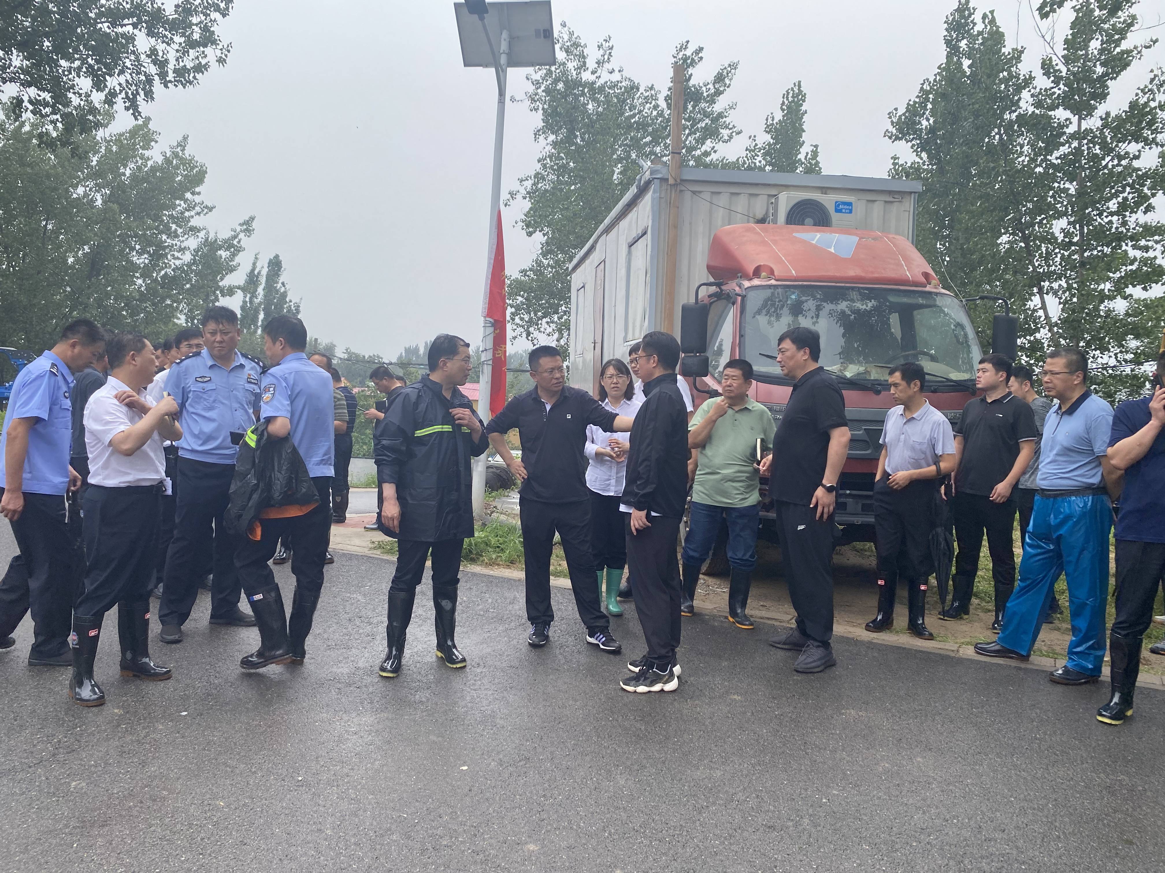 ս��ͼ | ����ͬ�� �ػ�һ������