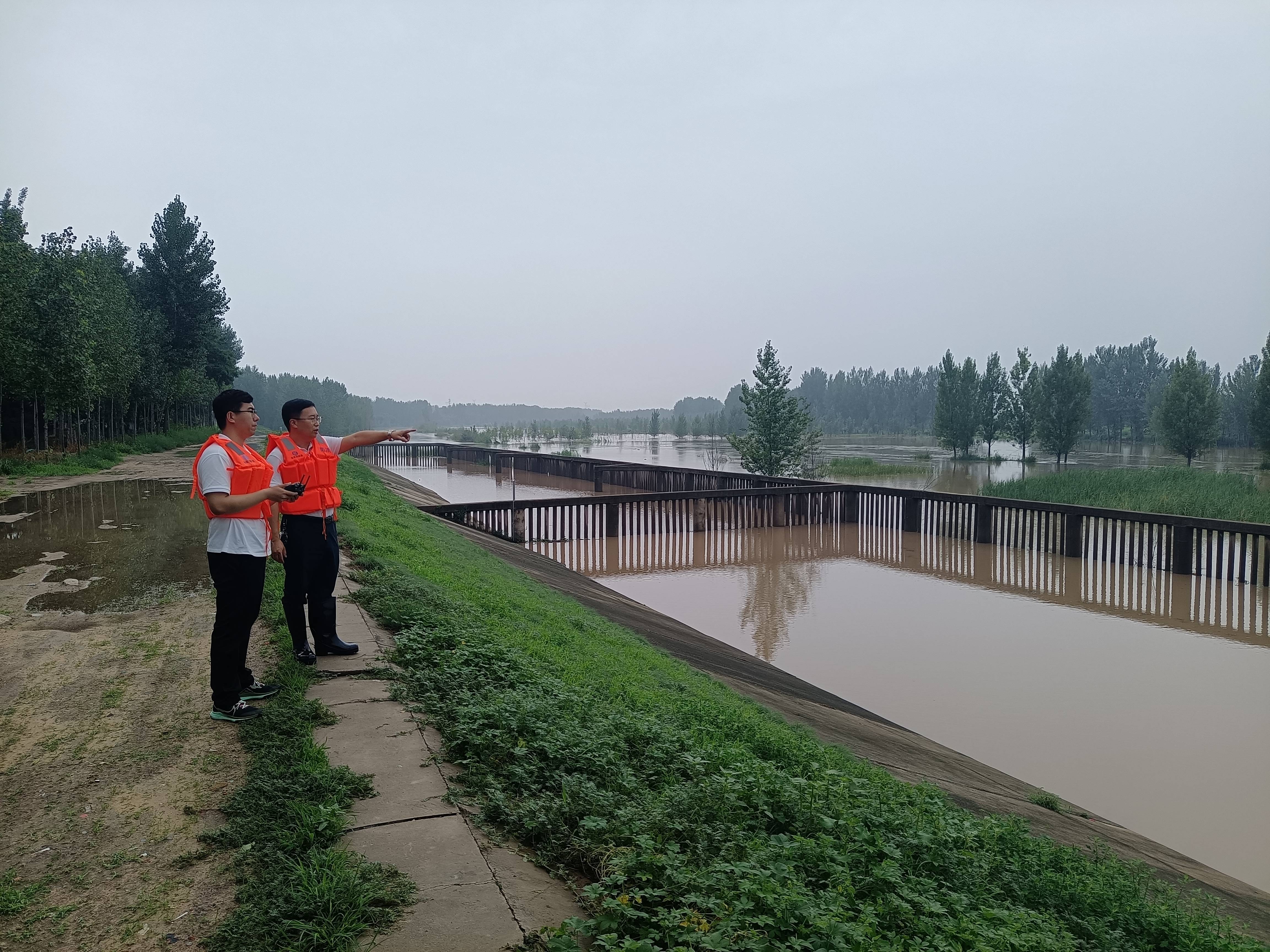 ս��ͼ | ����ͬ�� �ػ�һ������