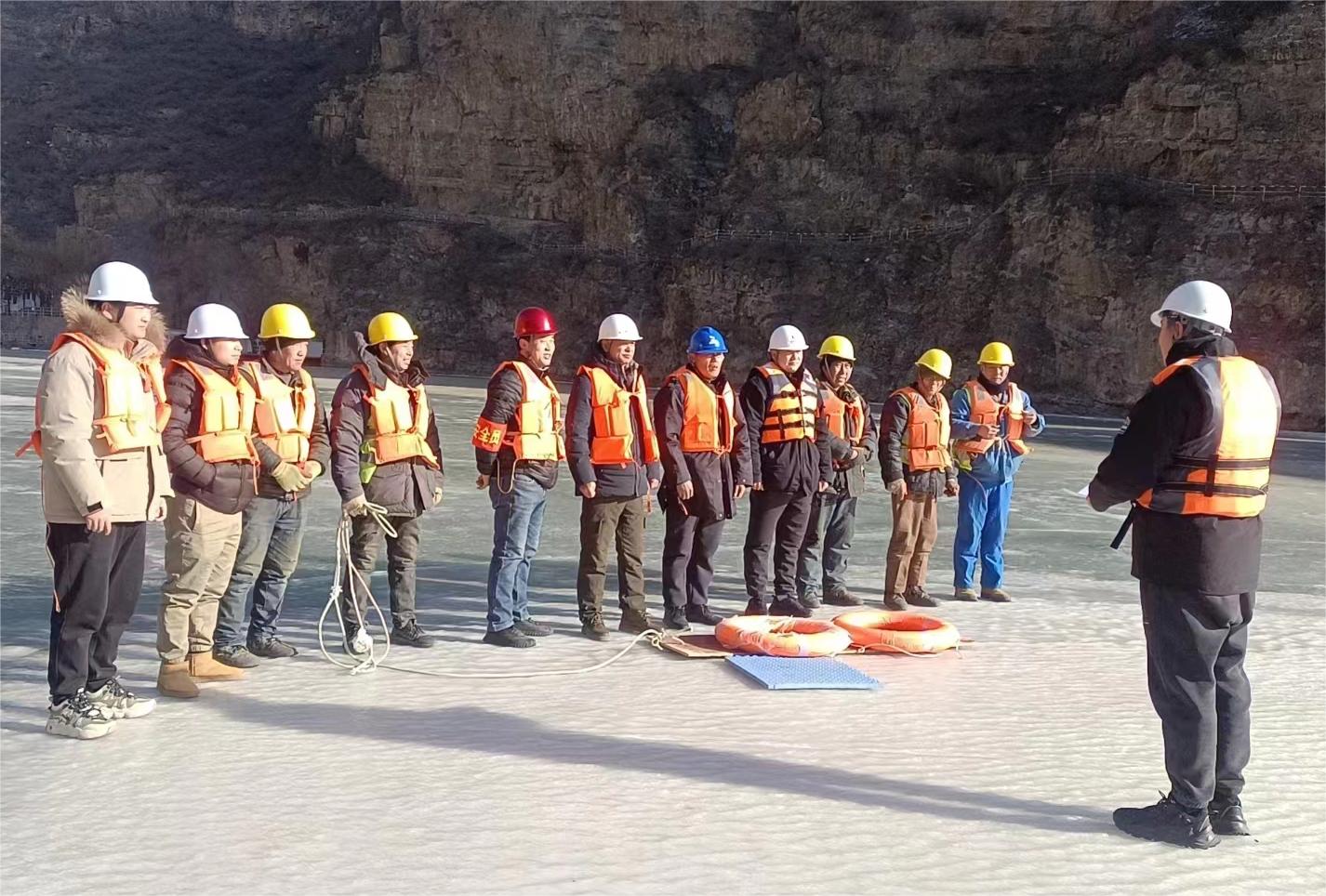 北京运营公司 | 开展冰上事故应抢救援演练 北京运营公司 | 开展冰上事故应抢救援演练