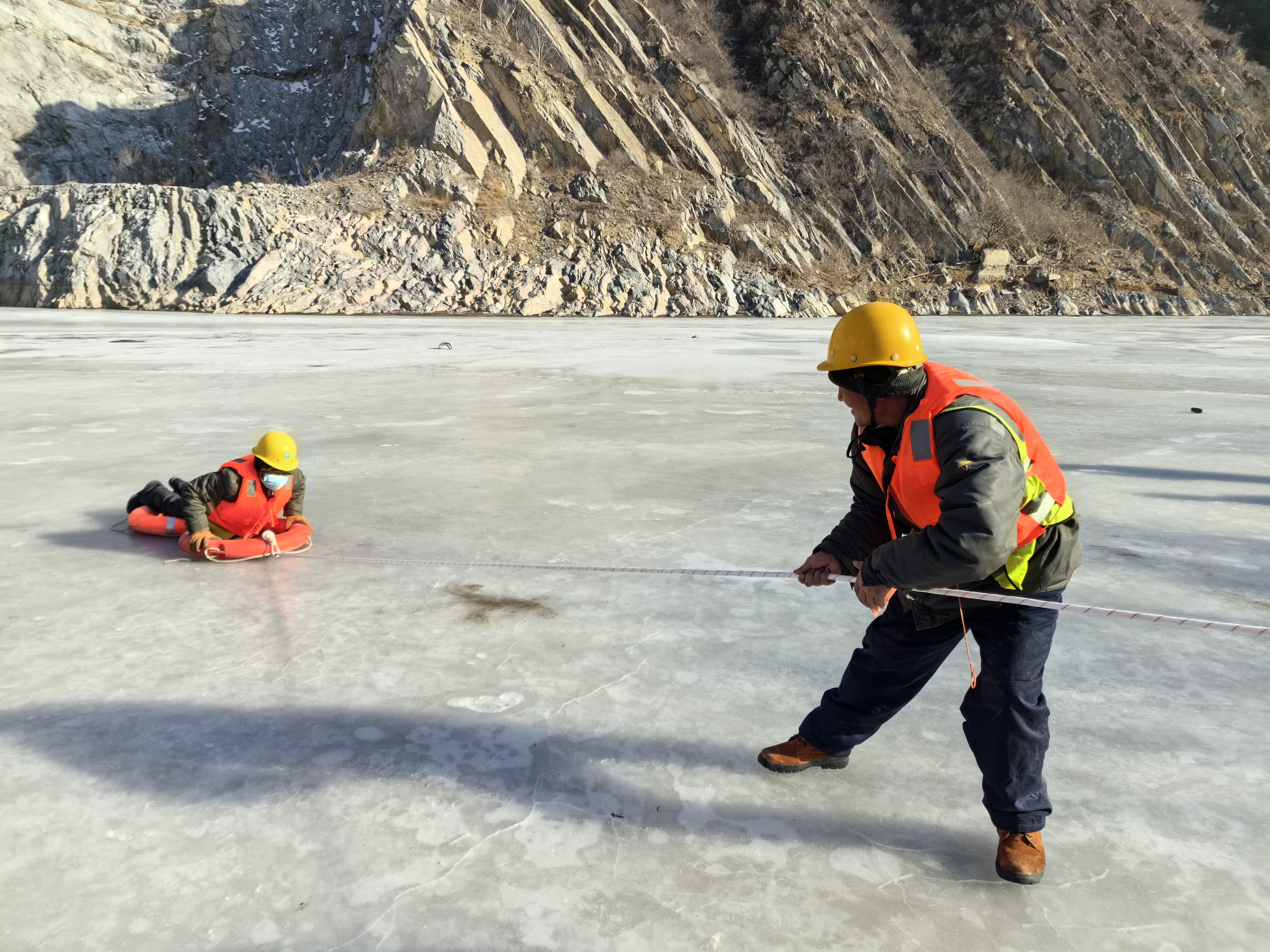 北京运营公司 | 开展冰上事故应抢救援演练 北京运营公司 | 开展冰上事故应抢救援演练