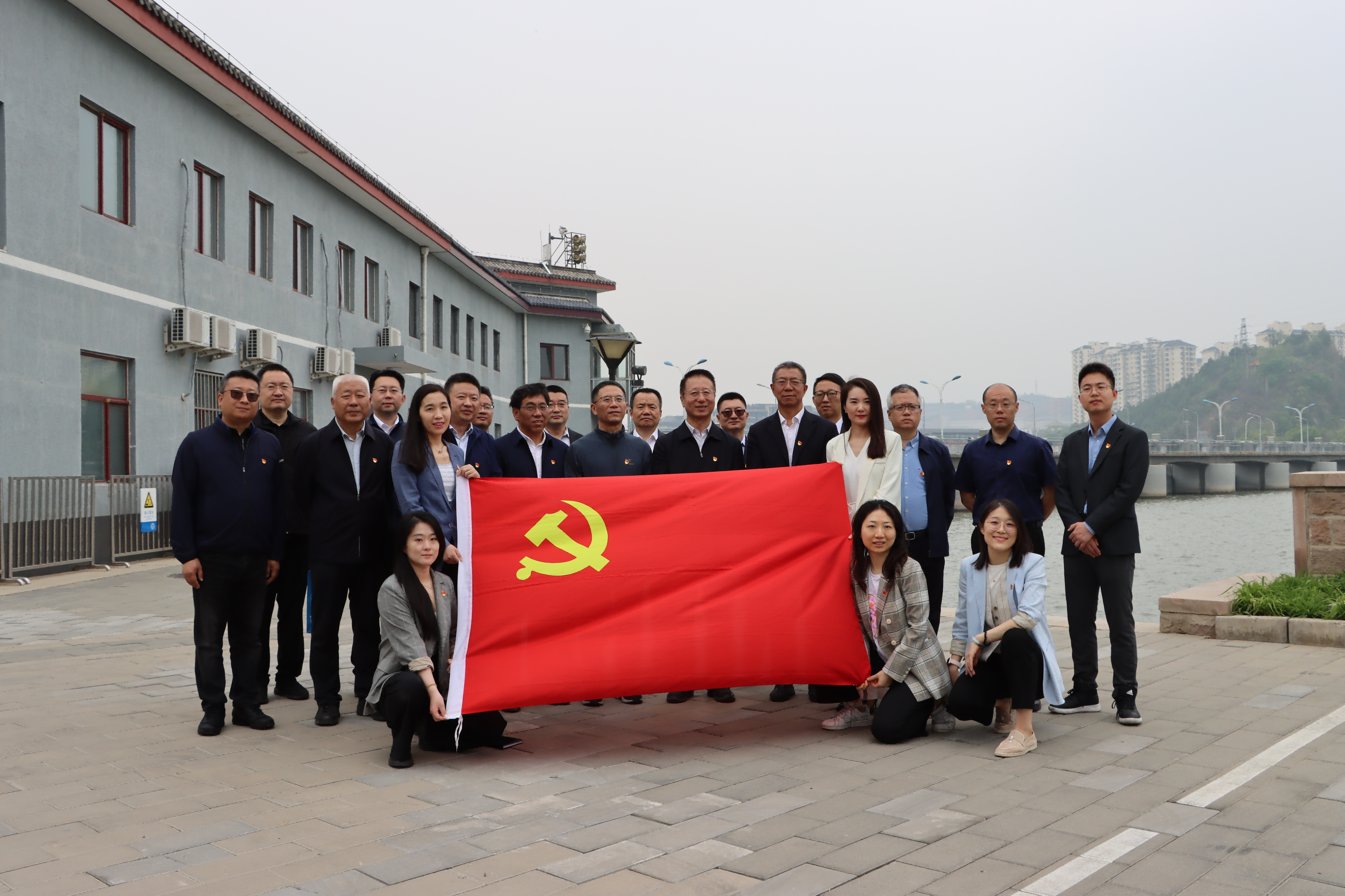 公司总部党支部与国家开发银行能源水利营业部党支部团结开展主题党日运动 公司总部党支部与国家开发银行能源水利营业部党支部团结开展主题党日运动