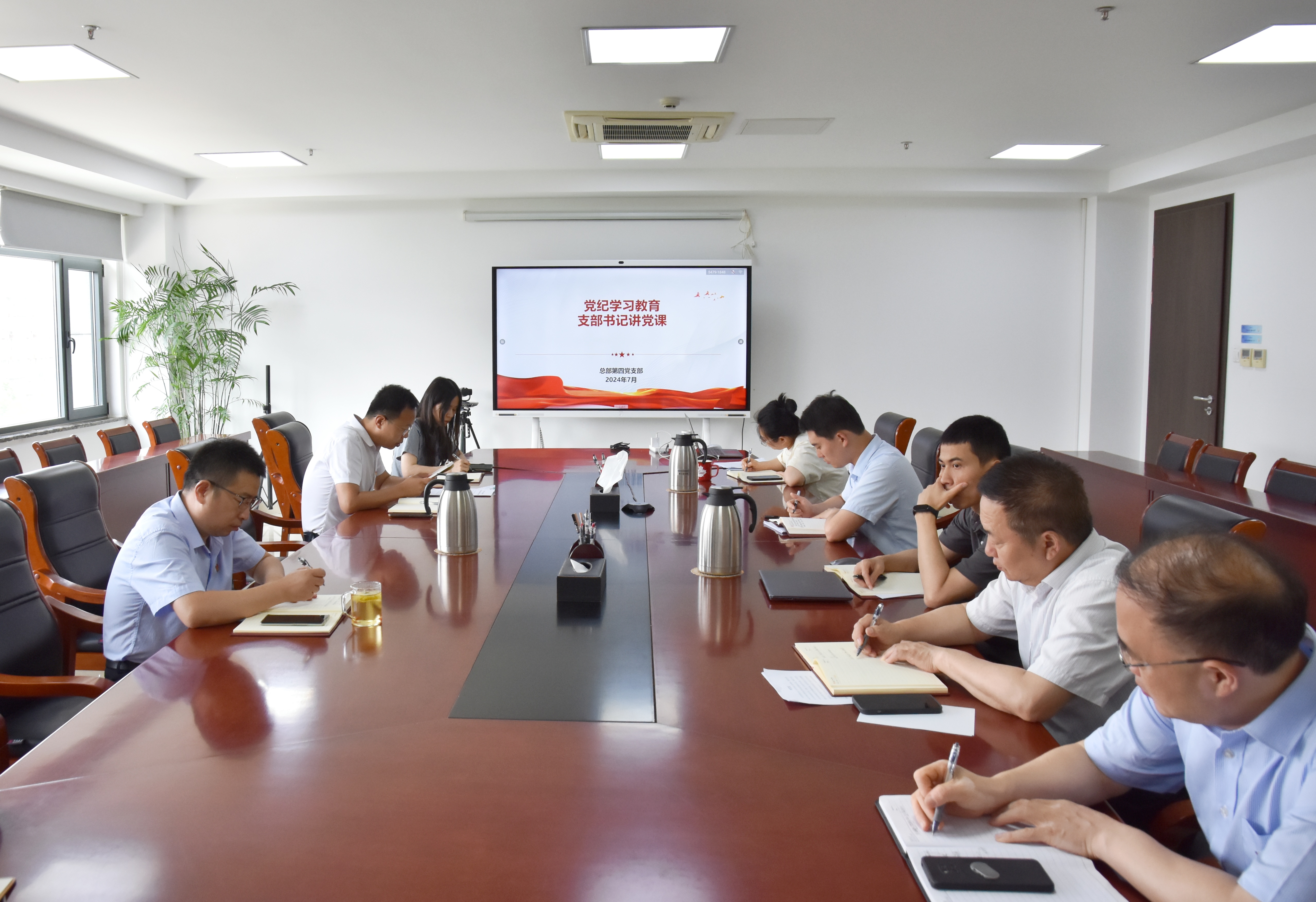 �ܲ����ĵ�֧�����Ϊ֧����Ա��ѧ���ɵ���