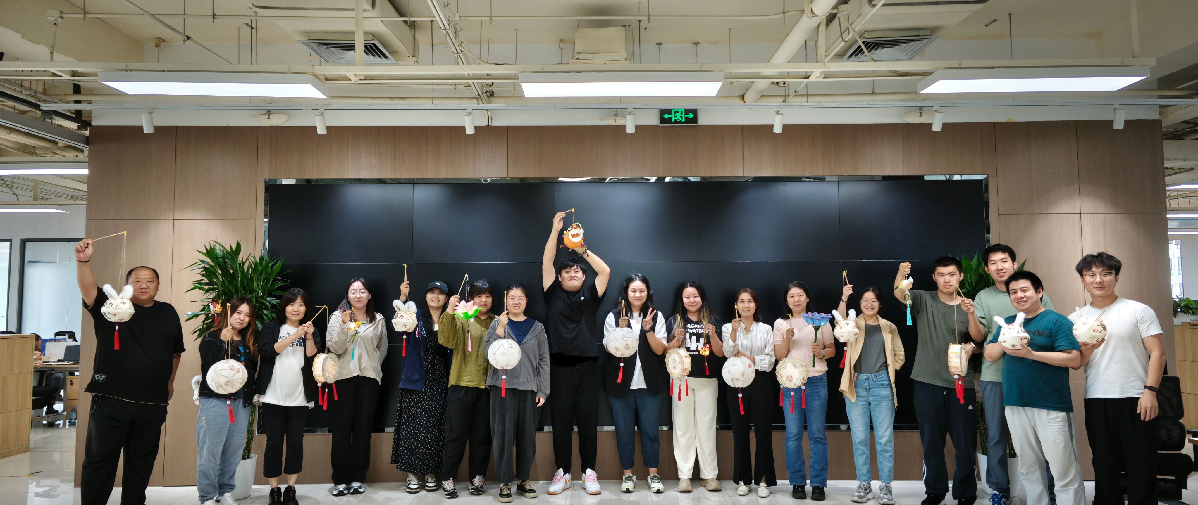 北京灾后重修项目办举行“月满中秋 灯映团圆”运动 北京灾后重修项目办举行“月满中秋 灯映团圆”运动