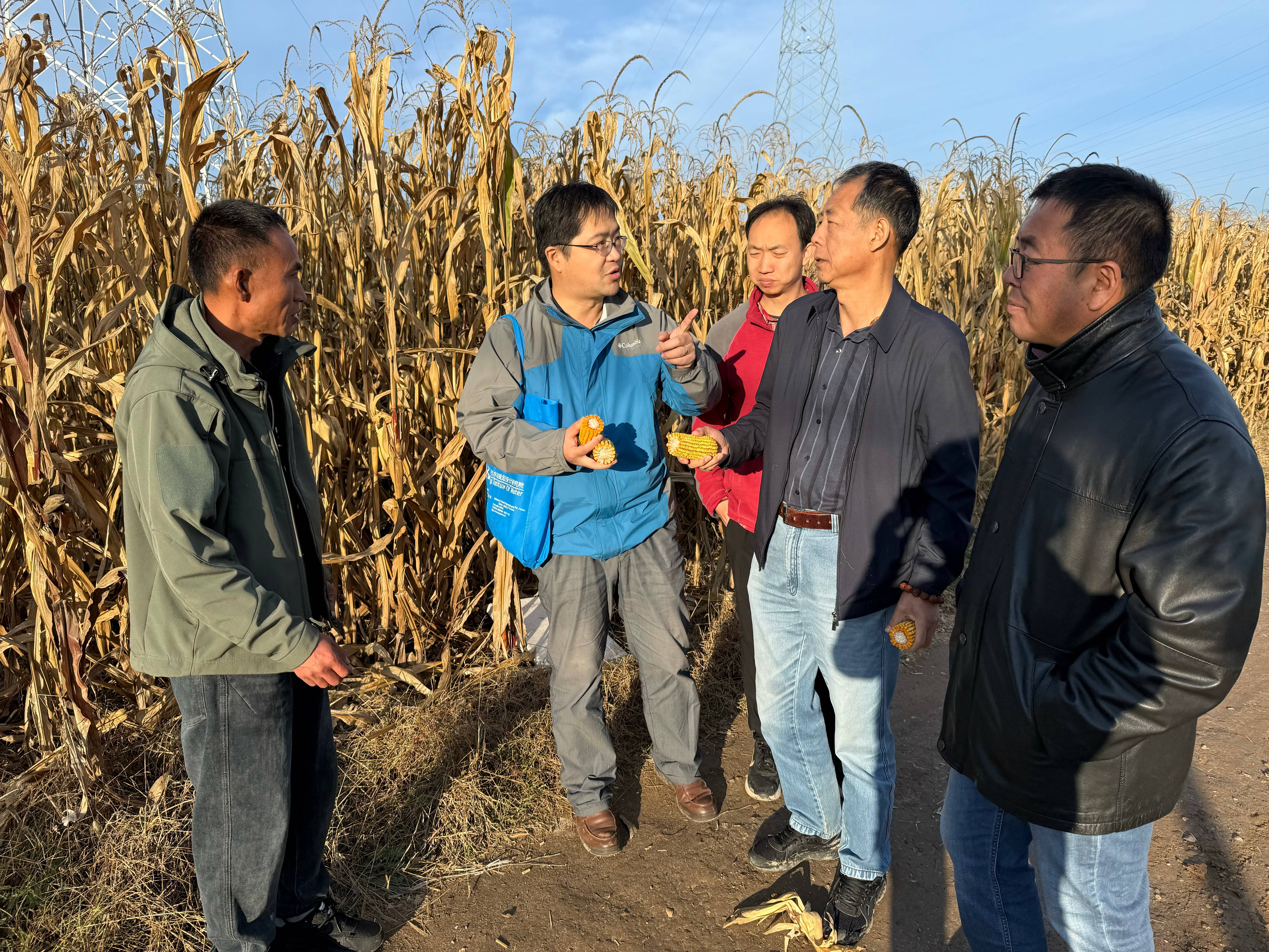 ������ũ�ֿ�ѧԺ�ʻ���ר�ҵ��й���ˮ�������Ե㹤��