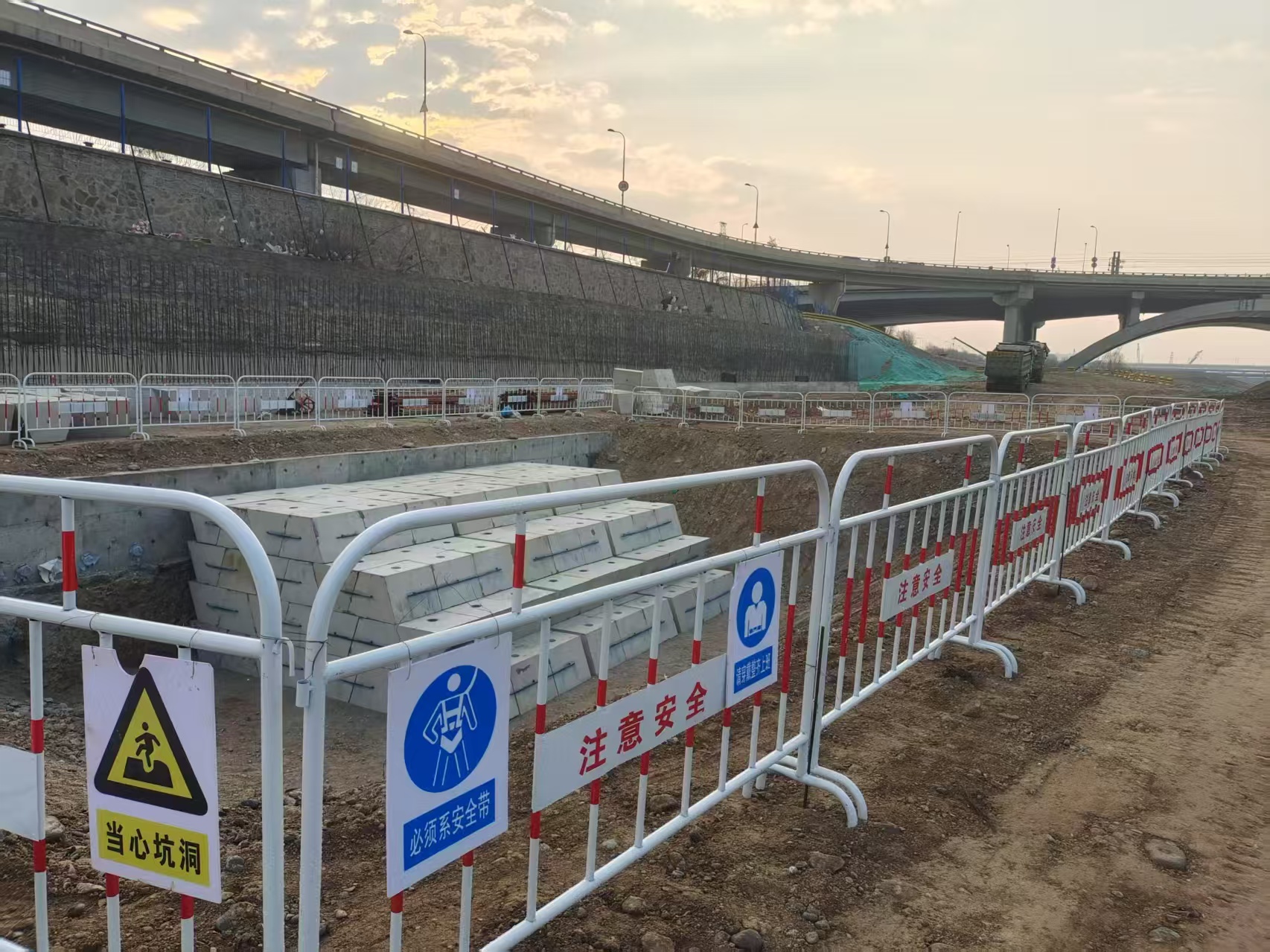 ·ÜÕ½¿ªÃźì | PTÊÓѶ(ÖйúÇø)¹ÙÍøÂ¬Èý¶Î×ÛºÏÌáÉý¹¤³ÌµÚ¶þ±ê¶ÎÍê³ÉÔ¤ÖÆ»ìÄýÍÁ±¸ËúÌåÊ×¼þÑéÊÕ ·ÜÕ½¿ªÃźì | PTÊÓѶ(ÖйúÇø)¹ÙÍøÂ¬Èý¶Î×ÛºÏÌáÉý¹¤³ÌµÚ¶þ±ê¶ÎÍê³ÉÔ¤ÖÆ»ìÄýÍÁ±¸ËúÌåÊ×¼þÑéÊÕ