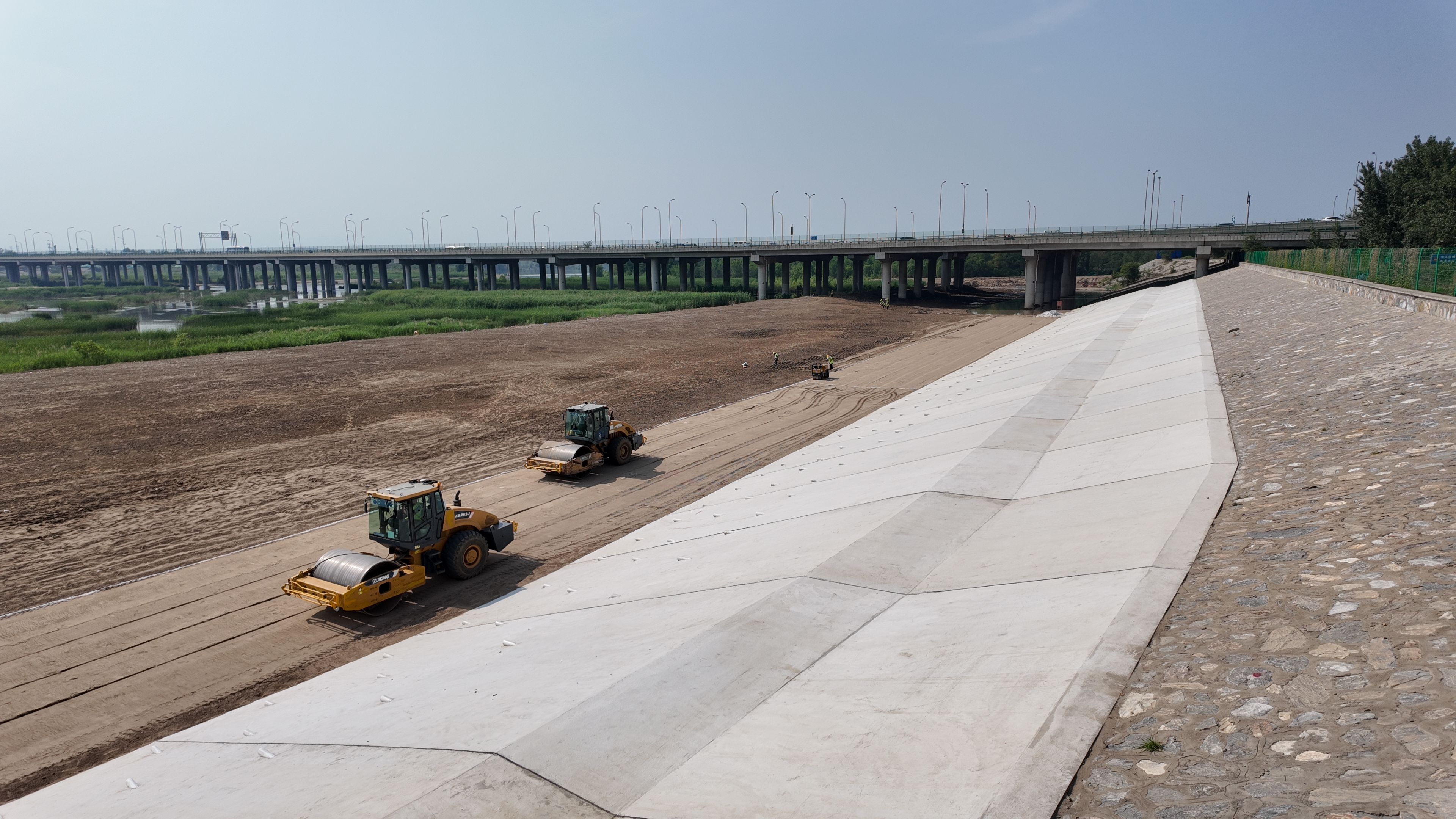 速看!PT视讯(中国区)官网卢梁段综合提升工程第二标段率先完玉成线堤防填筑 速看!PT视讯(中国区)官网卢梁段综合提升工程第二标段率先完玉成线堤防填筑