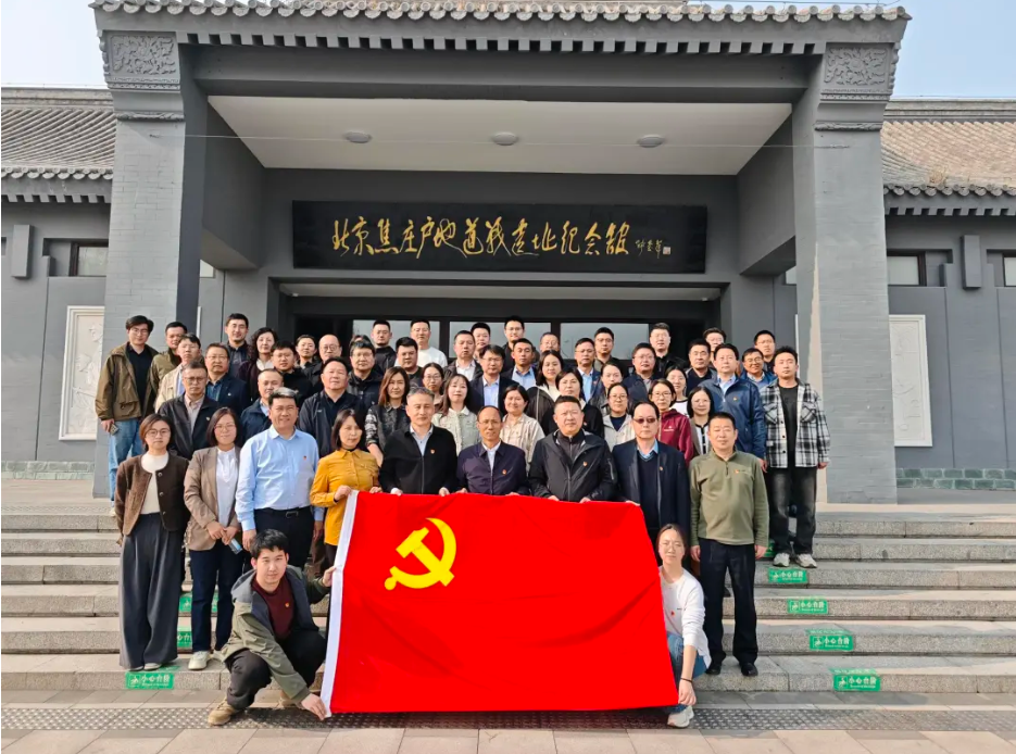 ��˾��֯����ɲ�����ԱȺ�ڸ�˳������չ��ʾ�����˶�