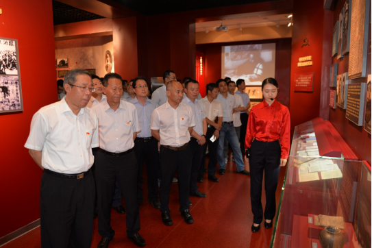 PT��Ѷ(�й���)����˾���й����뵳У������������չ�����µ�ʷ����ġ�����ǰ�л�ʹ�������⵳���˶�